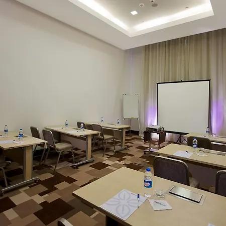 מלון Hilton Garden