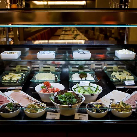 فندق هيلتون جاردن إن 4*