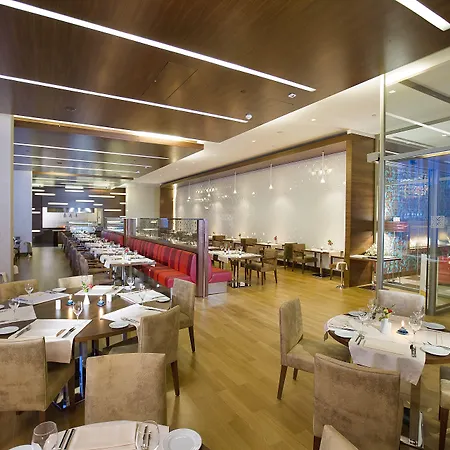 هيلتون جاردن إن فندق 4*