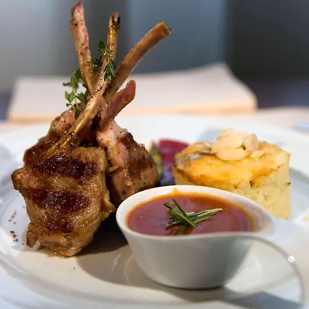 هيلتون جاردن إن فندق 4*