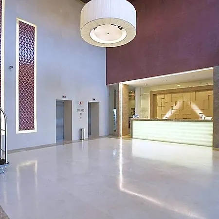 호텔 Hilton Garden