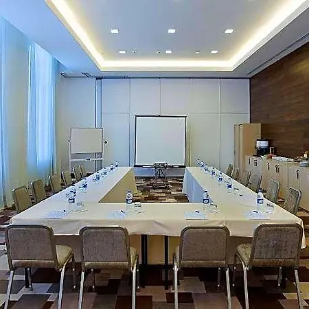 Hilton Garden 4*
