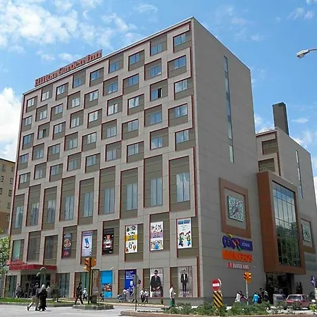 호텔 Hilton Garden